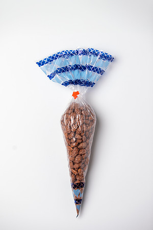 Nuts-8